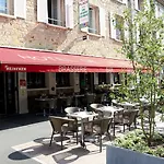 Отель Logis -hotel & Restaurant De La Place Оне-сюр-Одон