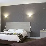 Logis -hotel & Restaurant De La Place Hotel 3*
