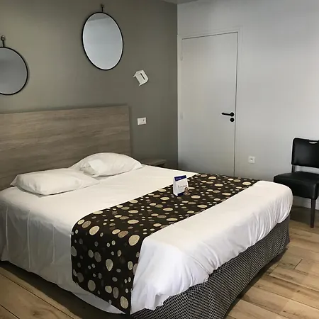 Logis -hotel & Restaurant De La Place אונאי-סור-אודון