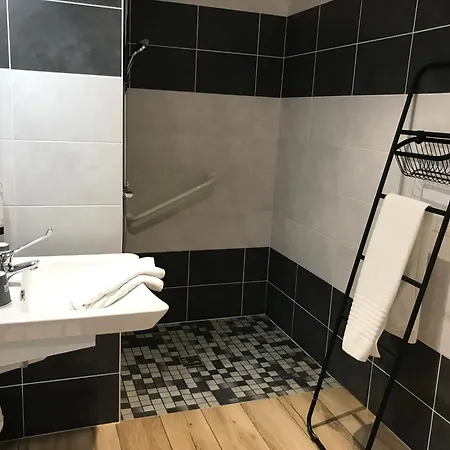 Logis -hotel & Restaurant De La Place Hotel Les Monts d'Aunay
