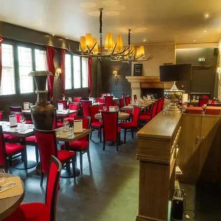 Logis -hotel & Restaurant De La Place Les Monts d'Aunay