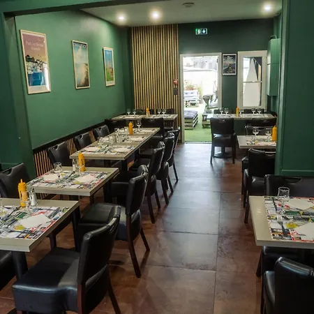 Logis -hotel & Restaurant De La Place Hotel Les Monts d'Aunay
