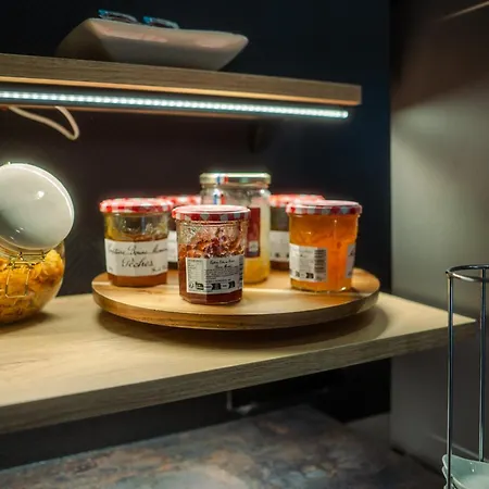 فندق Logis -hotel & Restaurant De La Place Les Monts d'Aunay