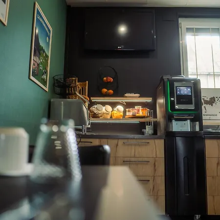 Logis -hotel & Restaurant De La Place 3*