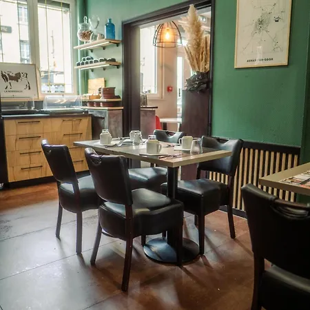 Logis -hotel & Restaurant De La Place Les Monts d'Aunay