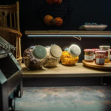 Logis -hotel & Restaurant De La Place 3* Les Monts d'Aunay