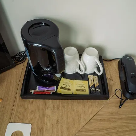 Logis -hotel & Restaurant De La Place فندق