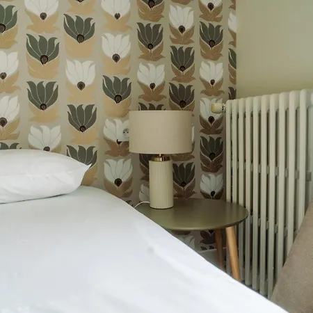 Hotel Logis -hotel & Restaurant De La Place