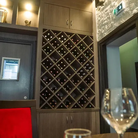 Logis -hotel & Restaurant De La Place Hotel 3*