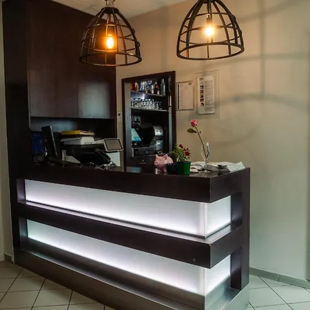 Logis -hotel & Restaurant De La Place 3*