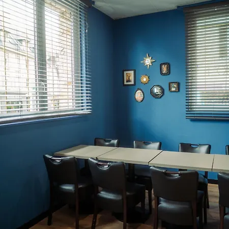 Logis -hotel & Restaurant De La Place Ξενοδοχείο