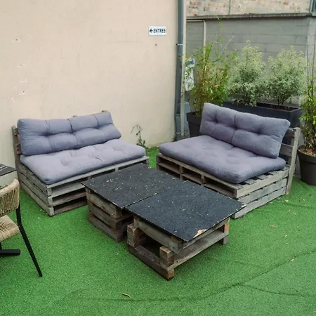 Logis -hotel & Restaurant De La Place فندق Les Monts d'Aunay