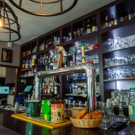 Logis -hotel & Restaurant De La Place 3*