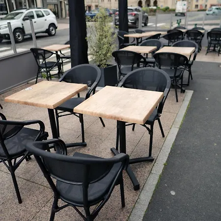 Logis -hotel & Restaurant De La Place 3* Les Monts d'Aunay