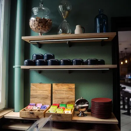 Logis -hotel & Restaurant De La Place فندق