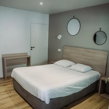 Logis -hotel & Restaurant De La Place Ξενοδοχείο Les Monts d'Aunay