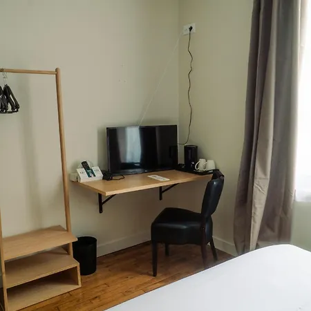 Hotel Logis -hotel & Restaurant De La Place Les Monts d'Aunay