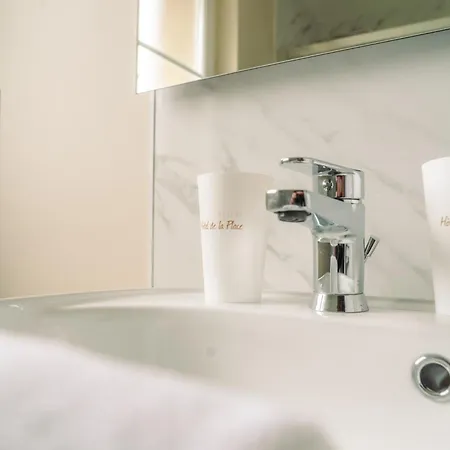 Logis -hotel & Restaurant De La Place Les Monts d'Aunay