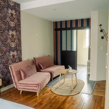 Logis -hotel & Restaurant De La Place 3* Les Monts d'Aunay