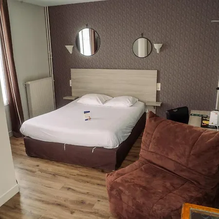 Logis -hotel & Restaurant De La Place Hotel 3*