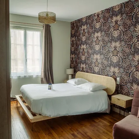 فندق Logis -hotel & Restaurant De La Place 3*