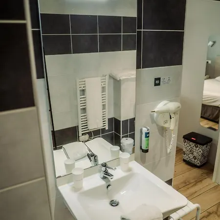 Logis -hotel & Restaurant De La Place Ξενοδοχείο Les Monts d'Aunay