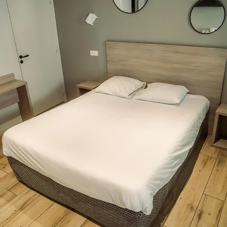 Logis -hotel&restaurant De La Place Les Monts d'Aunay