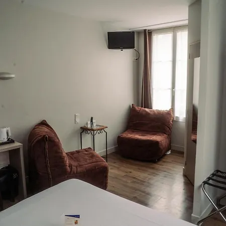 Hotel Logis -hotel & Restaurant De La Place