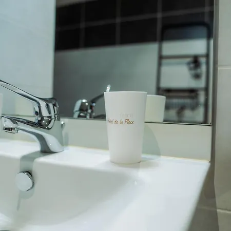 Logis -hotel & Restaurant De La Place Ξενοδοχείο