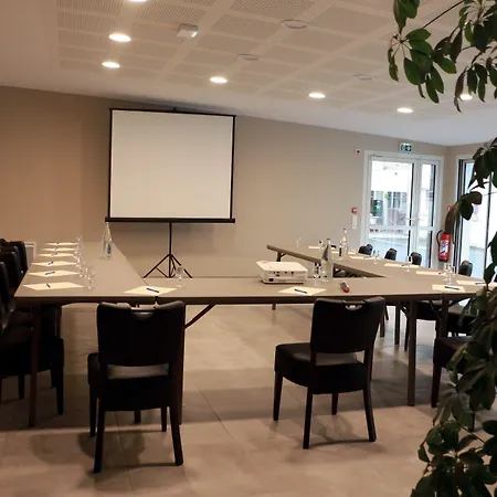 فندق Logis -hotel & Restaurant De La Place 3*