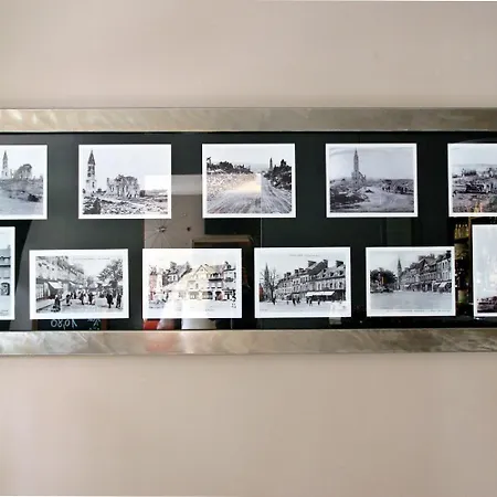 Logis -hotel & Restaurant De La Place 3* Les Monts d'Aunay