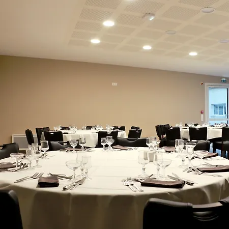 Logis -hotel&restaurant De La Place Les Monts d'Aunay
