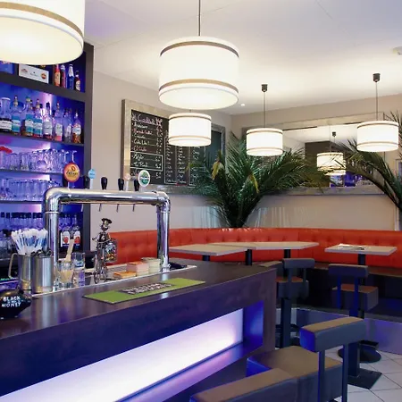 Logis -hotel & Restaurant De La Place Les Monts d'Aunay