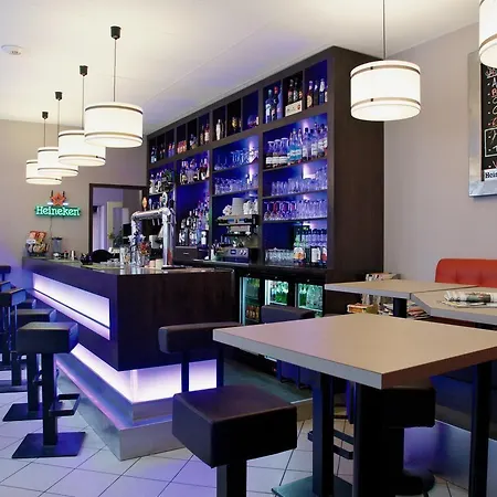 Ξενοδοχείο Logis -hotel & Restaurant De La Place Les Monts d'Aunay