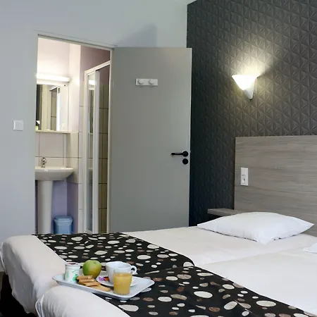 Logis -hotel & Restaurant De La Place 3* Les Monts d'Aunay