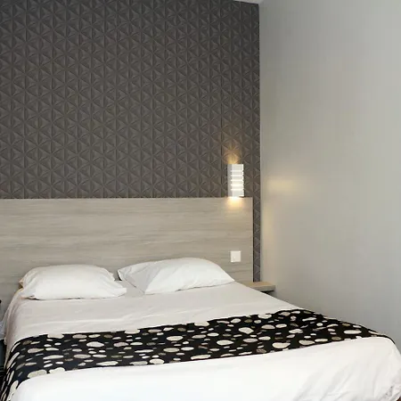 Logis -hotel & Restaurant De La Place 3*