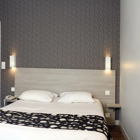 Logis -hotel & Restaurant De La Place Hotel