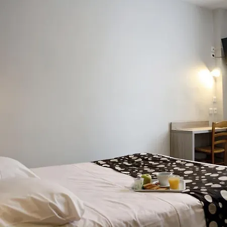 Logis -hotel & Restaurant De La Place Les Monts d'Aunay