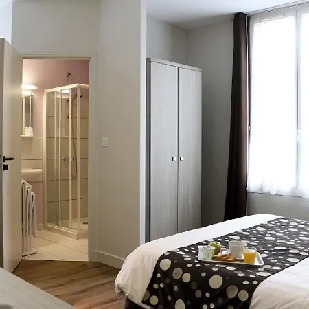 Logis -hotel & Restaurant De La Place 3*