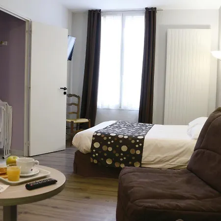 Logis -hotel&restaurant De La Place 3* Les Monts d'Aunay