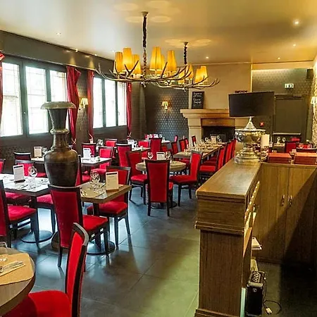 Logis -hotel & Restaurant De La Place Hotel 3*
