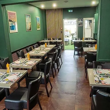 Logis -hotel & Restaurant De La Place 3* Les Monts d'Aunay