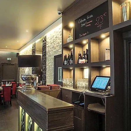 Logis -hotel & Restaurant De La Place Hotel 3*