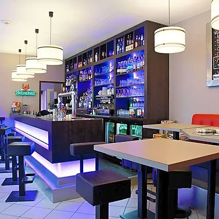 Logis -hotel & Restaurant De La Place 3*
