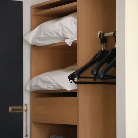 Logis -hotel & Restaurant De La Place Hotel 3*
