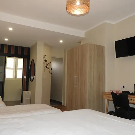Logis -hotel & Restaurant De La Place Ξενοδοχείο Les Monts d'Aunay