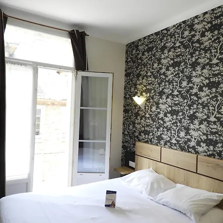 Logis -hotel & Restaurant De La Place Ξενοδοχείο