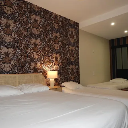 Logis -hotel & Restaurant De La Place Hotel 3*
