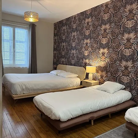 Hotel Logis -hotel & Restaurant De La Place 3*