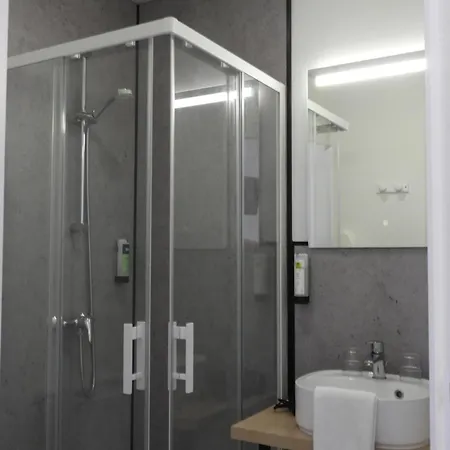 Logis -hotel & Restaurant De La Place Les Monts d'Aunay